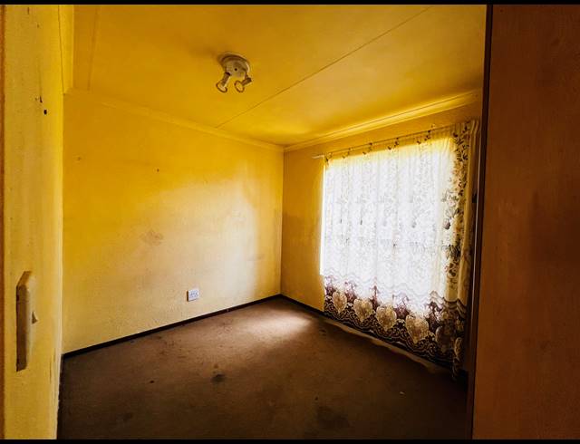 2 BEDROOM FREEHOLD FOR SALE IN STONEHENGE EXT 5